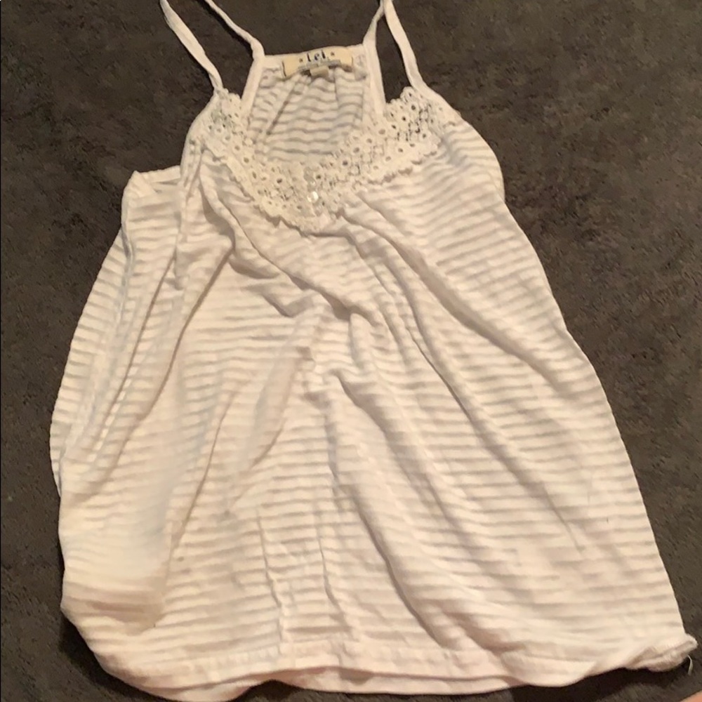 Lei Lace Detailed Tank Top